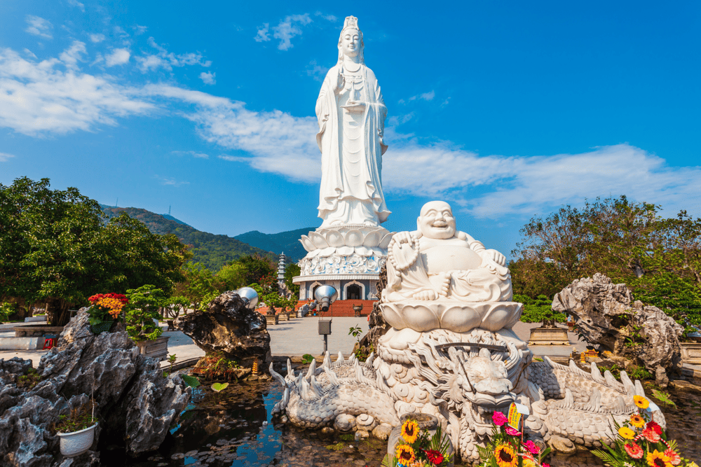 The full view of the Lady Buddha statue at Linh Ung Pagoda (Source: Canva)